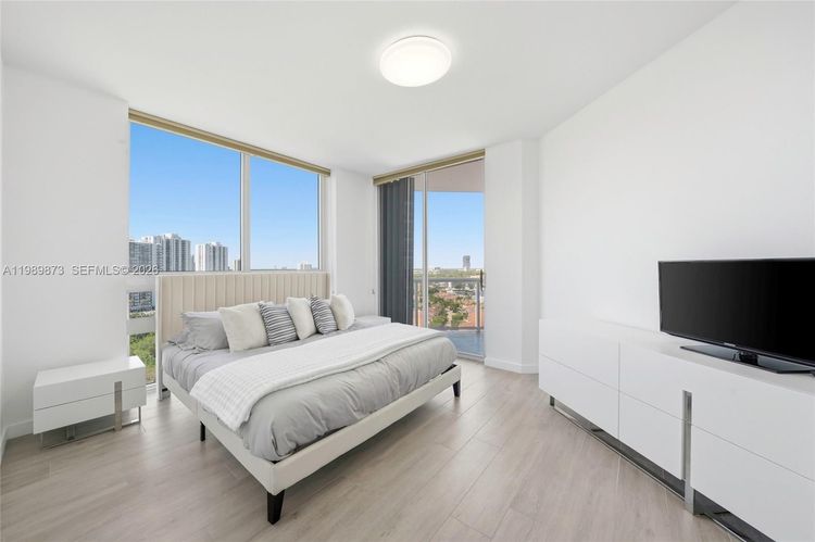 One Island Place #1203 image #18