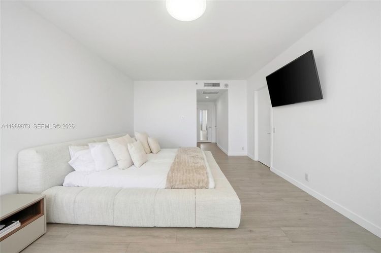 One Island Place #1203 image #19