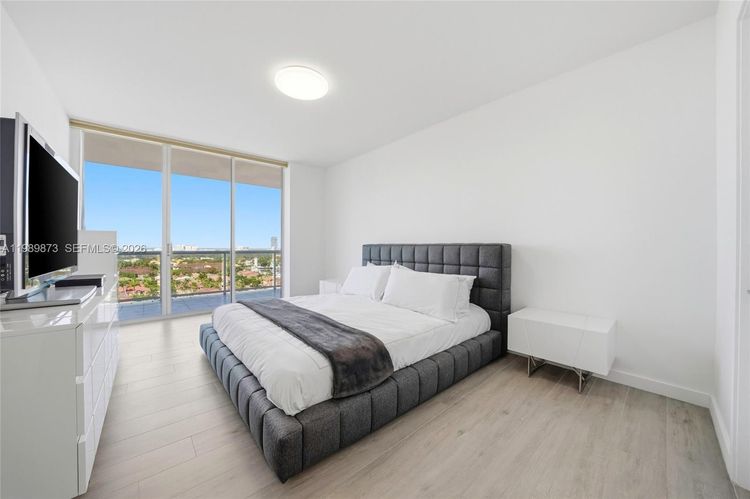 One Island Place #1203 image #25