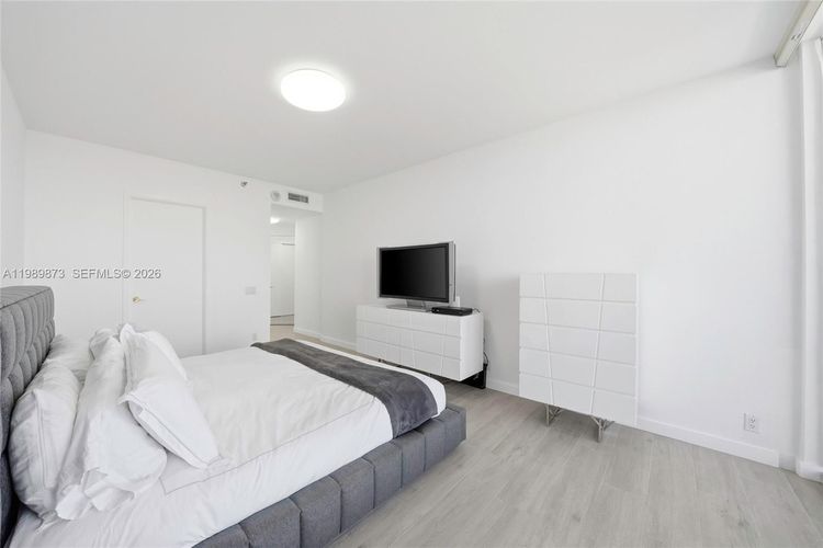 One Island Place #1203 image #26