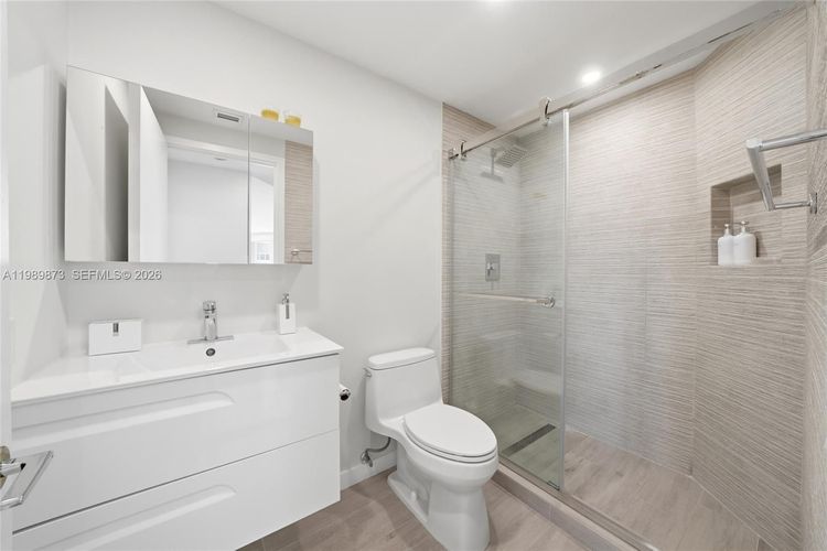 One Island Place #1203 image #29