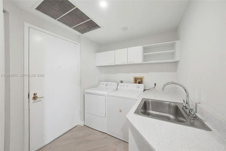 One Island Place #1203 image #31