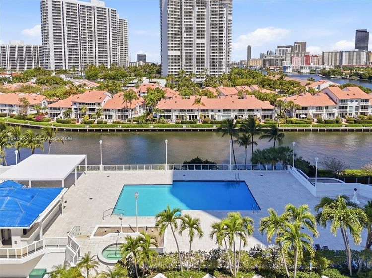 One Island Place #1203 image #39