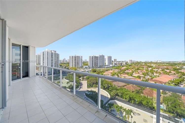 One Island Place #1203 image #8