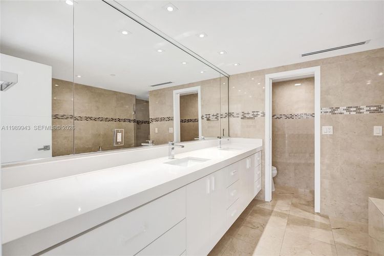 The Tiffany #504 image #25