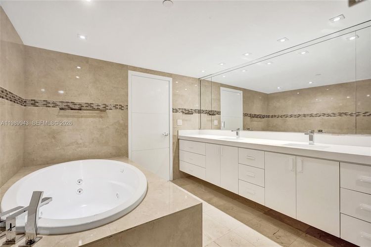 The Tiffany #504 image #27