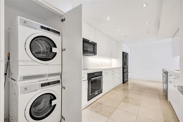 The Tiffany #504 image #8