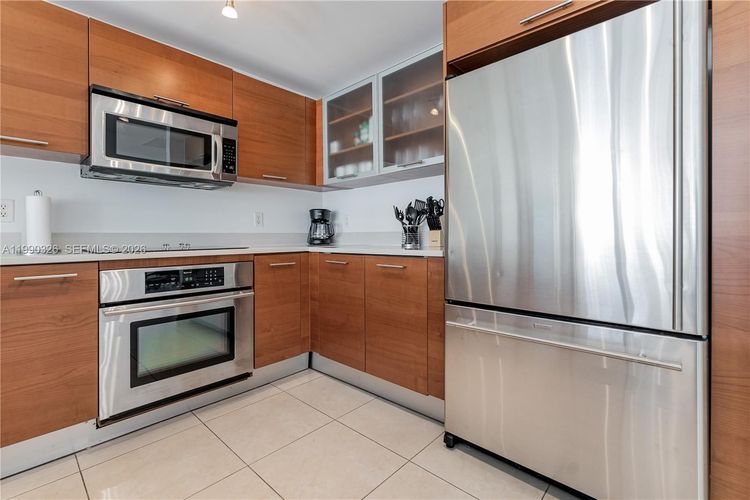 Midblock Condominium #702 image #12