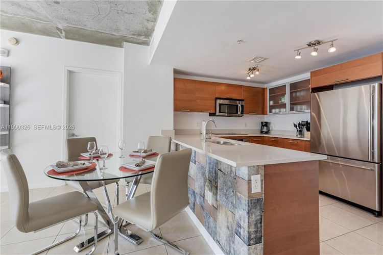 Midblock Condominium #702 image #13