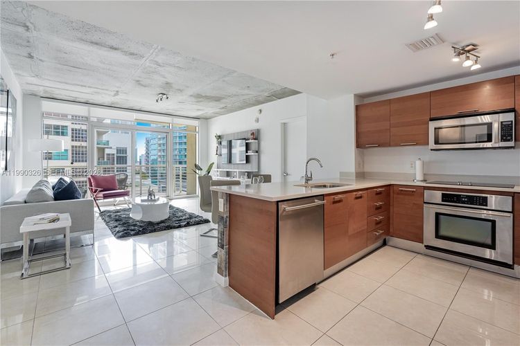 Midblock Condominium #702 image #14