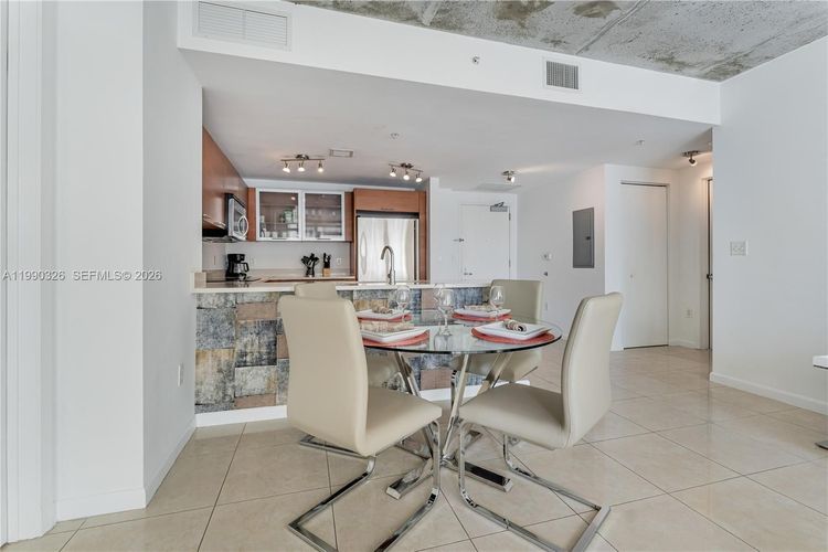 Midblock Condominium #702 image #18