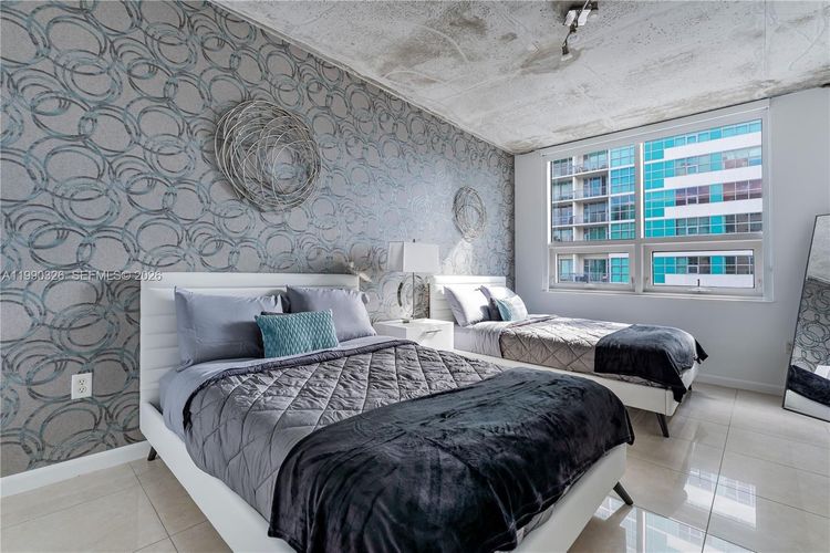 Midblock Condominium #702 image #21