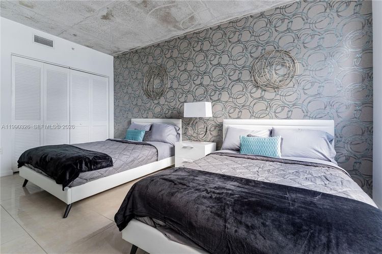 Midblock Condominium #702 image #22