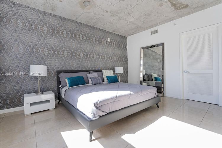 Midblock Condominium #702 image #25