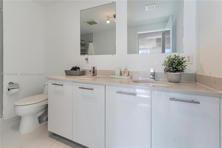 Midblock Condominium #702 image #29