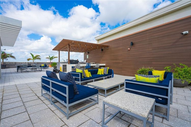 Midblock Condominium #702 image #38