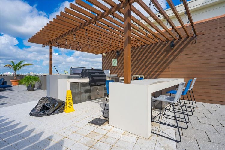 Midblock Condominium #702 image #40