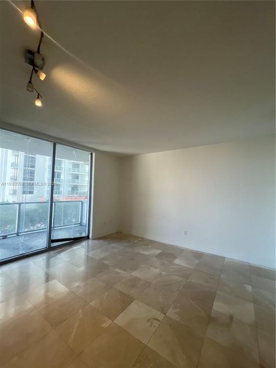 Avenue 1060 Brickell #1406 image #8