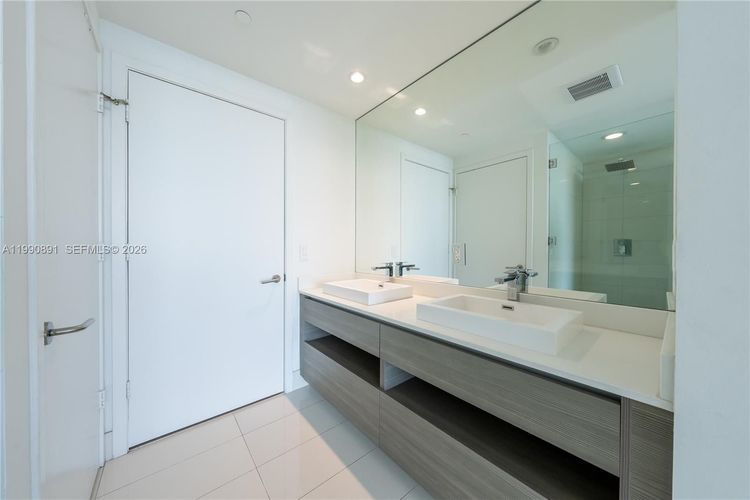 Icon Bay #707 image #10