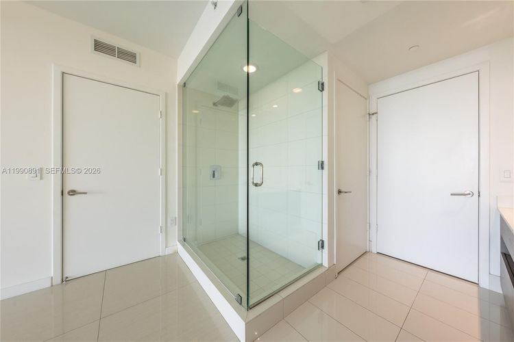 Icon Bay #707 image #11