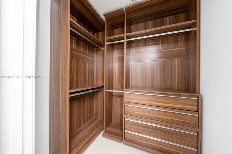 Icon Bay #707 image #12