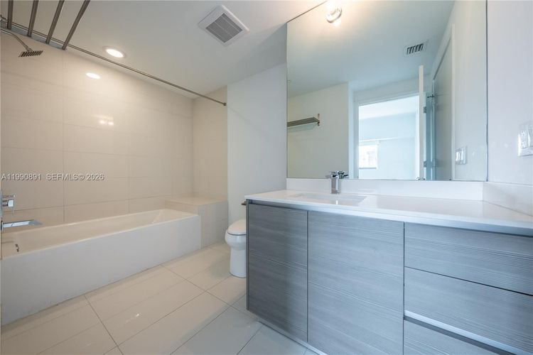 Icon Bay #707 image #13