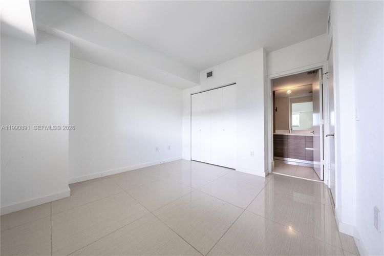 Icon Bay #707 image #14