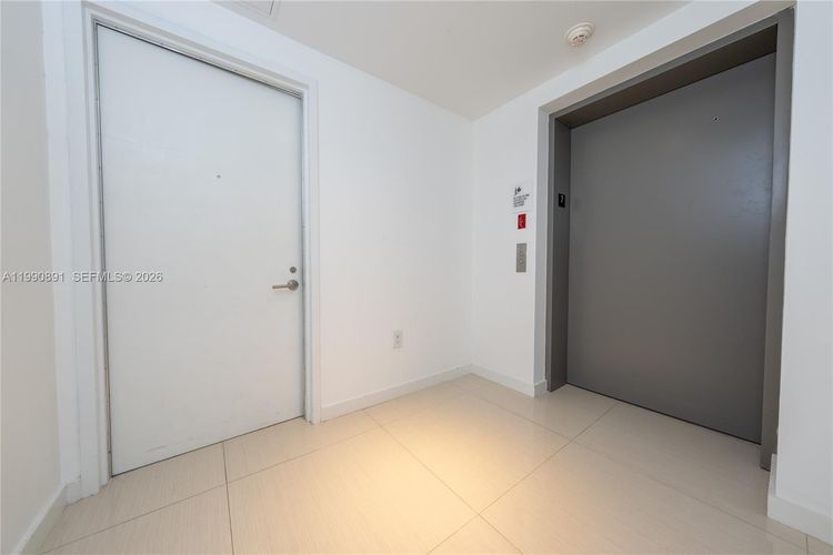 Icon Bay #707 image #16