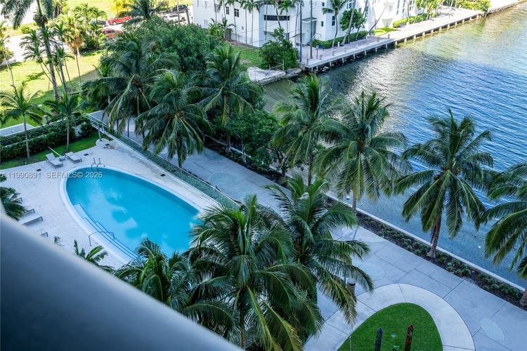 Icon Bay #707 image #17