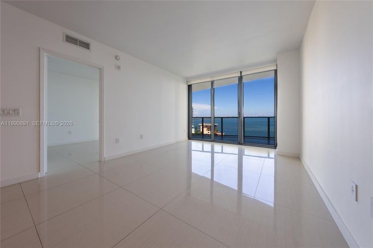 Icon Bay #707 image #6