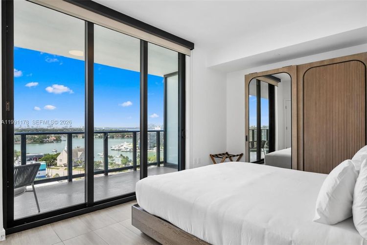 72 Park #1402 image #19