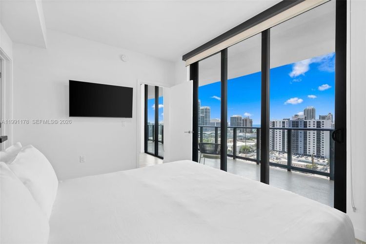 72 Park #1402 image #20
