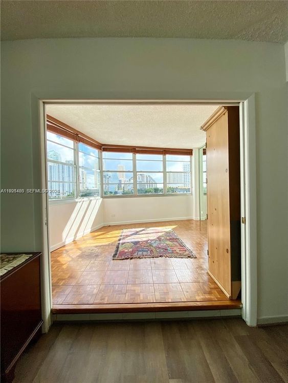 Four Ambassadors #531 image #11