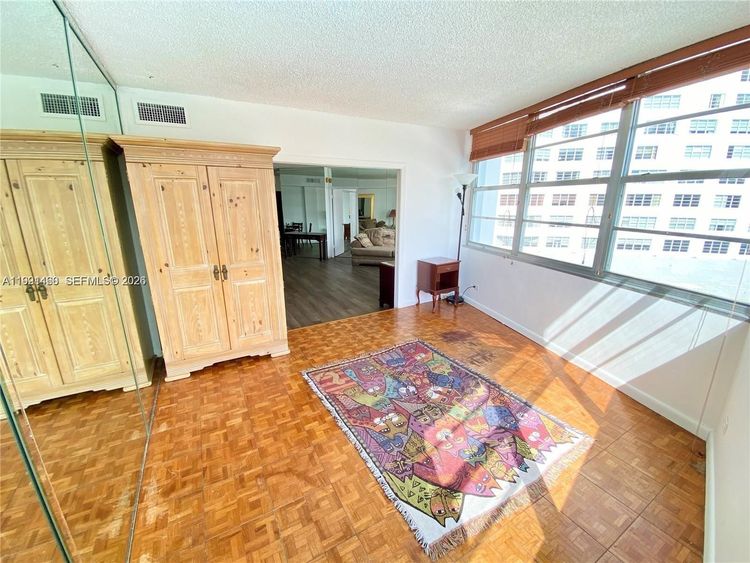 Four Ambassadors #531 image #15