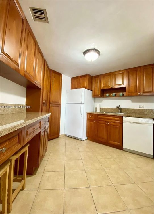 Four Ambassadors #531 image #17