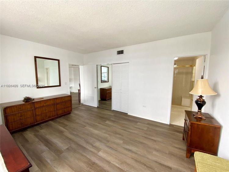 Four Ambassadors #531 image #19