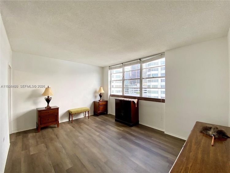 Four Ambassadors #531 image #20