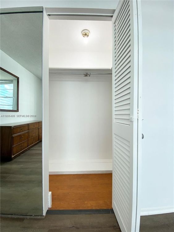 Four Ambassadors #531 image #21