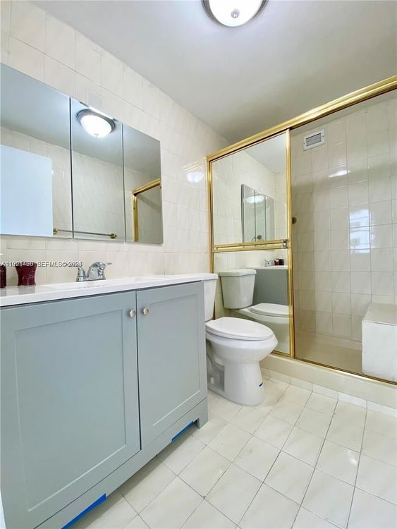 Four Ambassadors #531 image #23