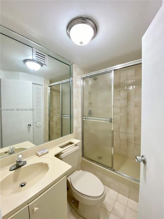 Four Ambassadors #531 image #24