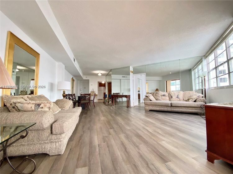 Four Ambassadors #531 image #8