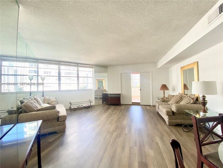 Four Ambassadors #531 image #9