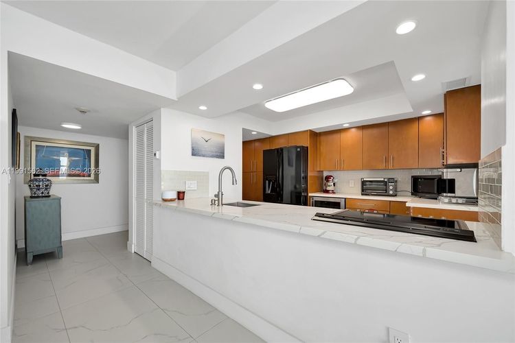 Bayshore Place #1003A image #17