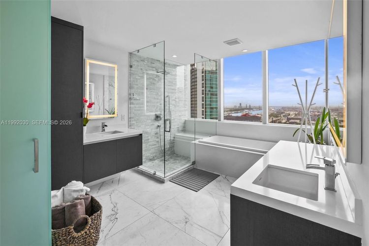 Paramount Miami Worldcenter #3211 image #12