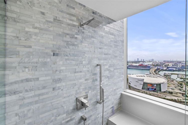 Paramount Miami Worldcenter #3211 image #13