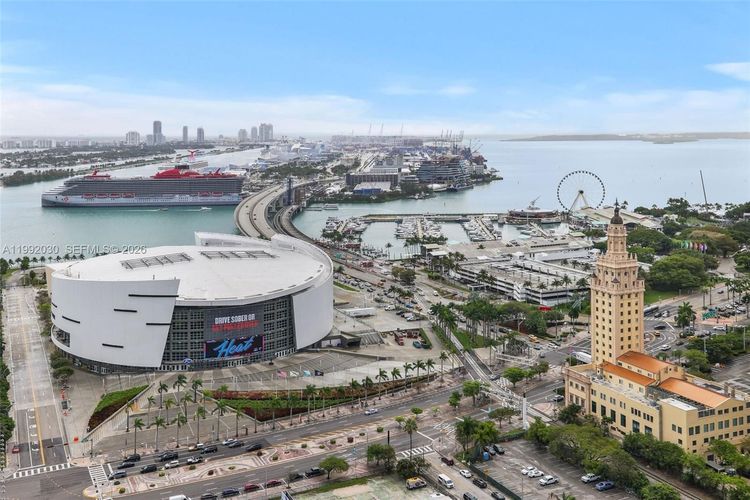Paramount Miami Worldcenter #3211 image #28