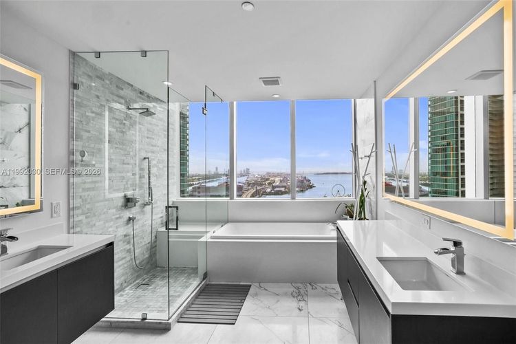 Paramount Miami Worldcenter #3211 image #32