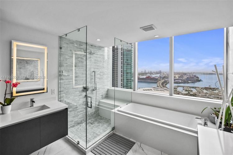 Paramount Miami Worldcenter #3211 image #33