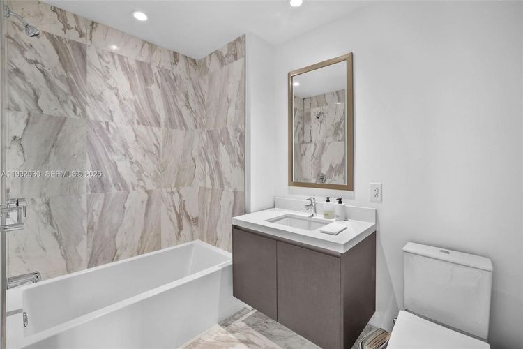 Paramount Miami Worldcenter #3211 image #38