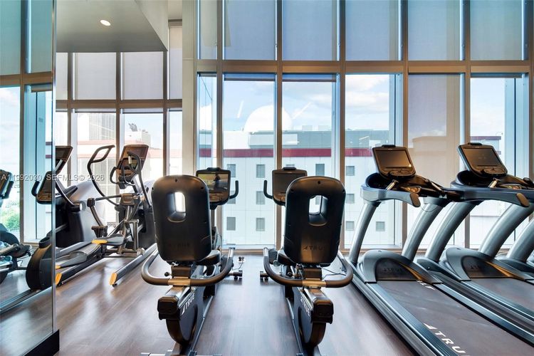 Paramount Miami Worldcenter #3211 image #56